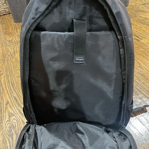 Targus Black Backpack with Laptop Section - Picture 5 of 7